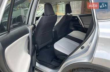 Внедорожник / Кроссовер Toyota RAV4 2016 в 
