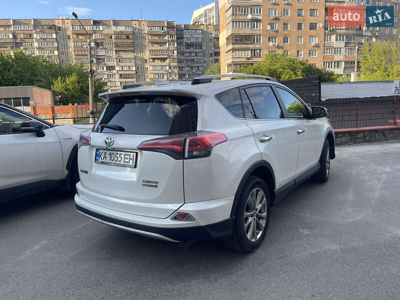 Внедорожник / Кроссовер Toyota RAV4 2017 в Киеве