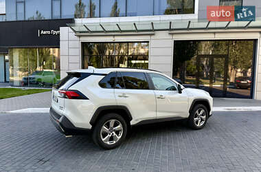 Внедорожник / Кроссовер Toyota RAV4 2019 в 