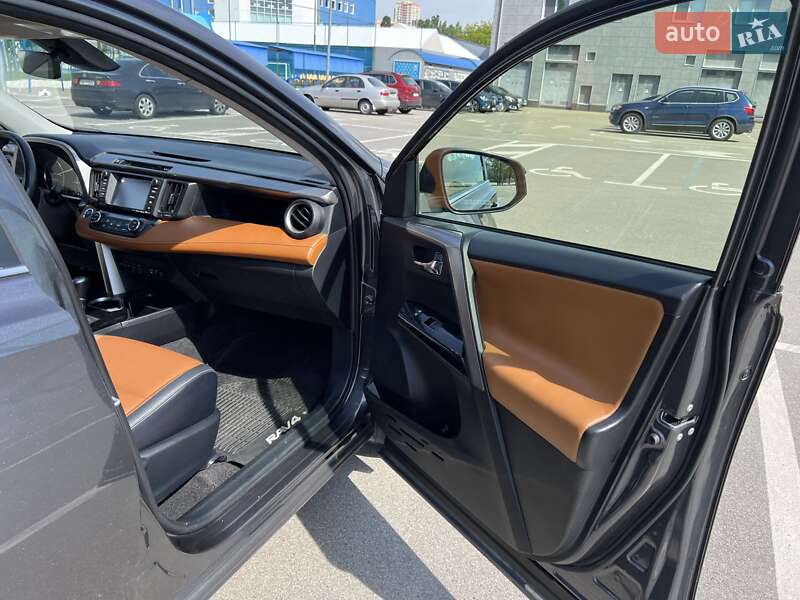 Внедорожник / Кроссовер Toyota RAV4 2017 в Киеве