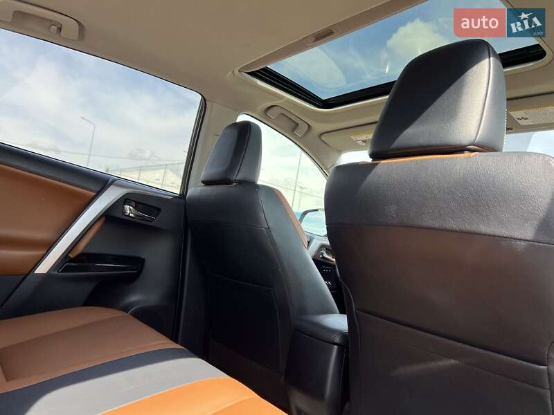 Внедорожник / Кроссовер Toyota RAV4 2017 в Киеве