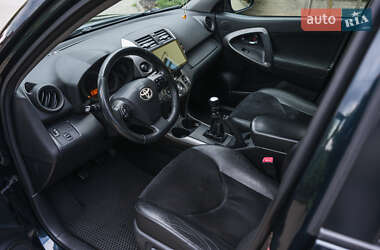Внедорожник / Кроссовер Toyota RAV4 2010 в 
