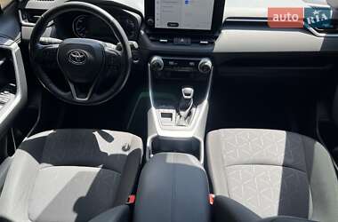 Внедорожник / Кроссовер Toyota RAV4 2023 в 