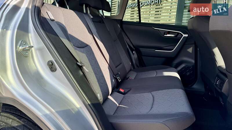 Внедорожник / Кроссовер Toyota RAV4 2020 в Чернигове