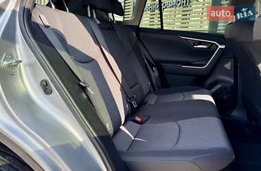Внедорожник / Кроссовер Toyota RAV4 2020 в 