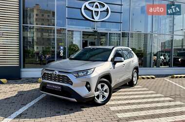 Внедорожник / Кроссовер Toyota RAV4 2020 в 