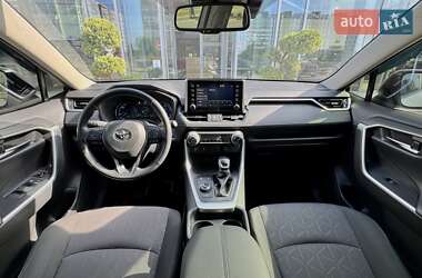 Внедорожник / Кроссовер Toyota RAV4 2020 в 