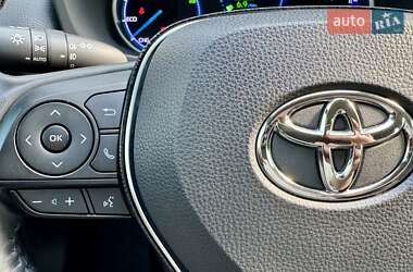 Внедорожник / Кроссовер Toyota RAV4 2020 в 