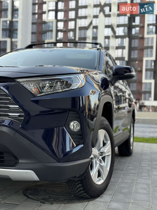 Внедорожник / Кроссовер Toyota RAV4 2021 в Ивано-Франковске
