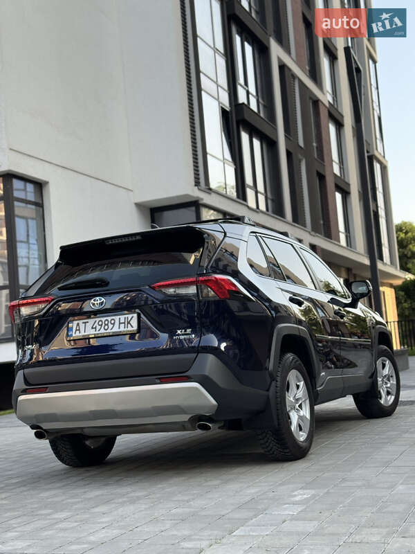 Внедорожник / Кроссовер Toyota RAV4 2021 в Ивано-Франковске
