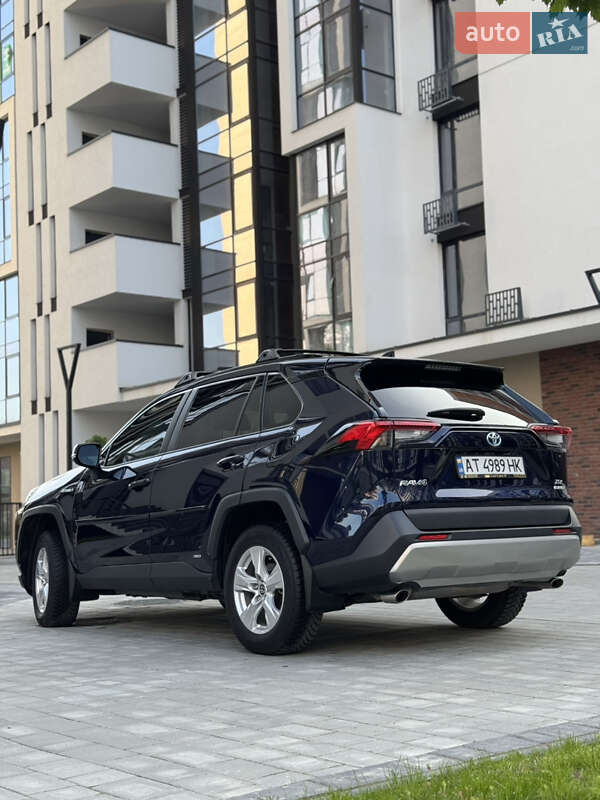 Внедорожник / Кроссовер Toyota RAV4 2021 в Ивано-Франковске