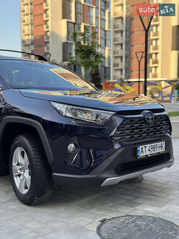 Внедорожник / Кроссовер Toyota RAV4 2021 в Ивано-Франковске