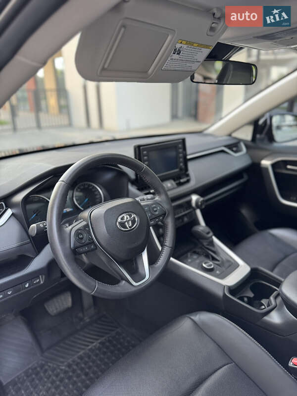 Внедорожник / Кроссовер Toyota RAV4 2021 в Ивано-Франковске