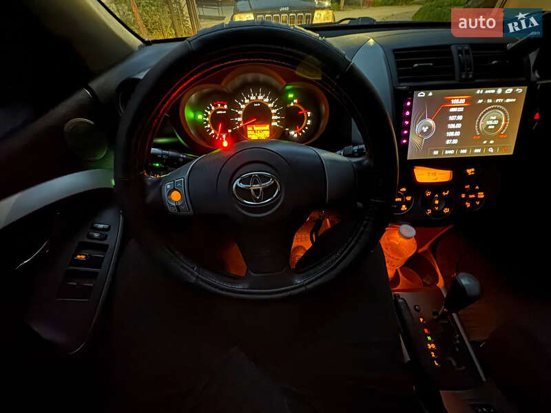 Позашляховик / Кросовер Toyota RAV4 2007 в Чернівцях