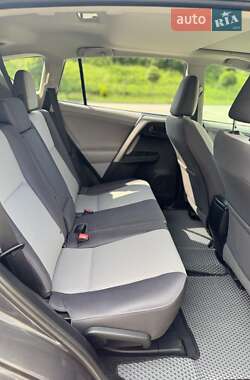 Внедорожник / Кроссовер Toyota RAV4 2013 в 
