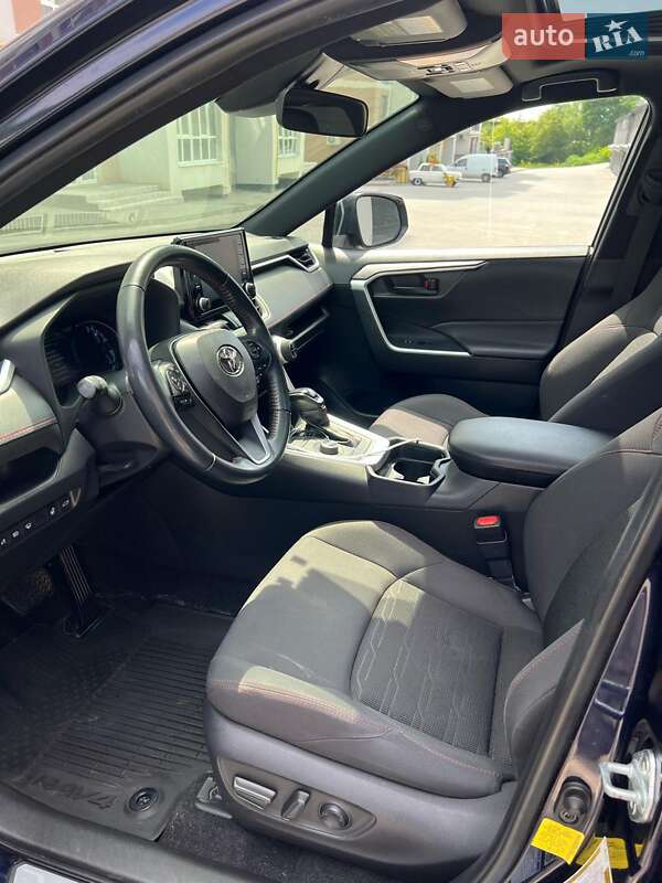 Позашляховик / Кросовер Toyota RAV4 2021 в Тернополі