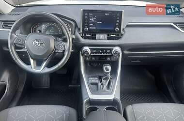 Внедорожник / Кроссовер Toyota RAV4 2021 в 