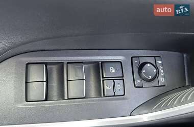 Внедорожник / Кроссовер Toyota RAV4 2021 в 