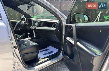 Позашляховик / Кросовер Toyota RAV4 2017 в 