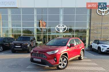 Внедорожник / Кроссовер Toyota RAV4 2020 в Киеве