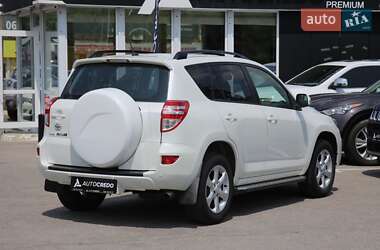 Позашляховик / Кросовер Toyota RAV4 2011 в 