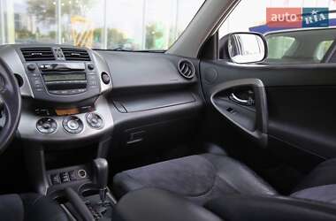 Позашляховик / Кросовер Toyota RAV4 2011 в 