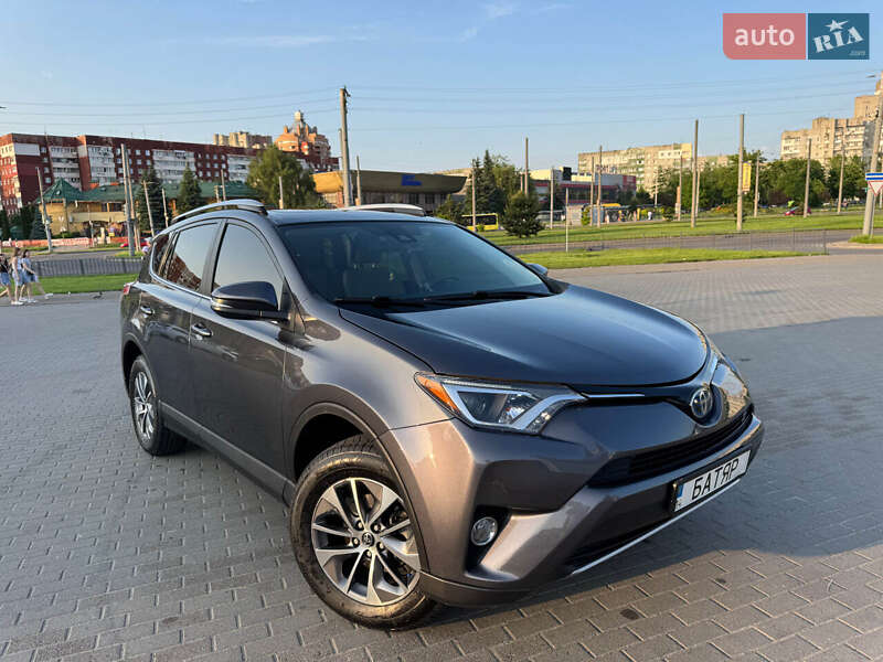 Позашляховик / Кросовер Toyota RAV4 2016 в Львові
