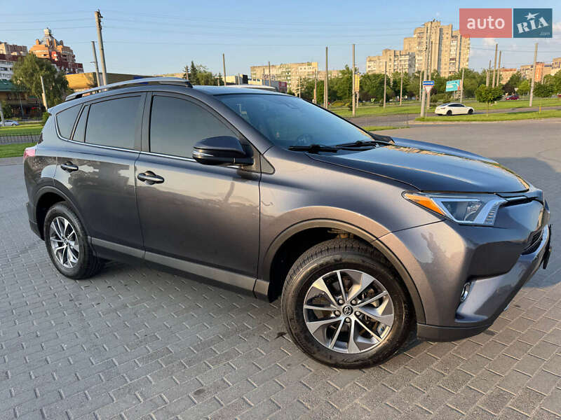 Позашляховик / Кросовер Toyota RAV4 2016 в Львові