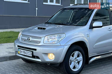 Позашляховик / Кросовер Toyota RAV4 2005 в 