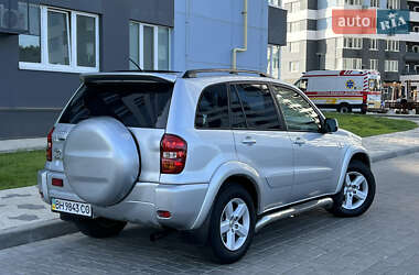 Позашляховик / Кросовер Toyota RAV4 2005 в 