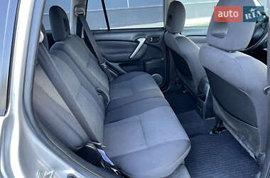 Позашляховик / Кросовер Toyota RAV4 2005 в 