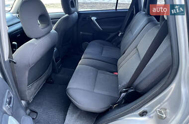 Позашляховик / Кросовер Toyota RAV4 2005 в 