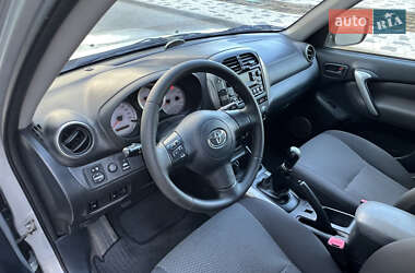 Позашляховик / Кросовер Toyota RAV4 2005 в 