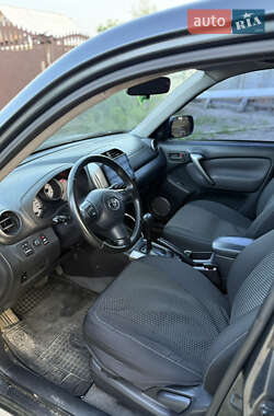 Внедорожник / Кроссовер Toyota RAV4 2004 в 