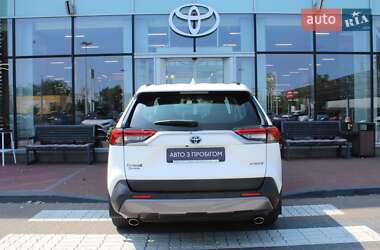 Позашляховик / Кросовер Toyota RAV4 2019 в 