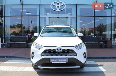 Позашляховик / Кросовер Toyota RAV4 2019 в 