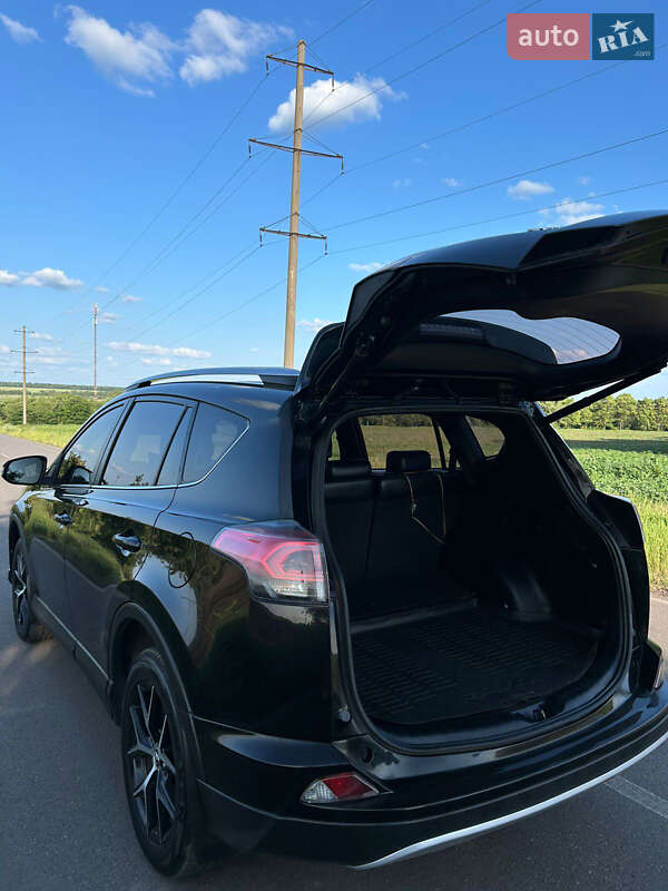 Позашляховик / Кросовер Toyota RAV4 2017 в Дніпрі