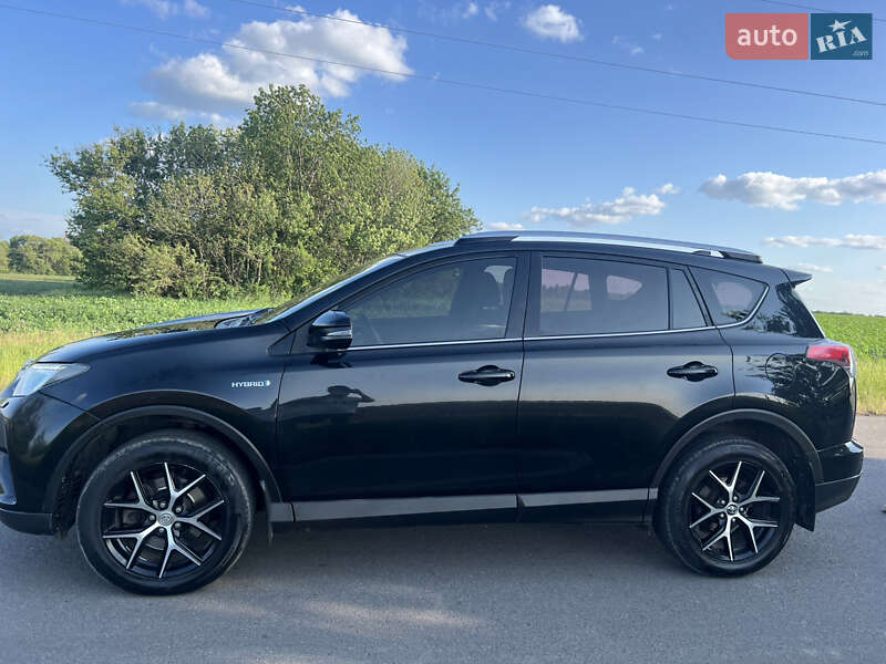Позашляховик / Кросовер Toyota RAV4 2017 в Дніпрі