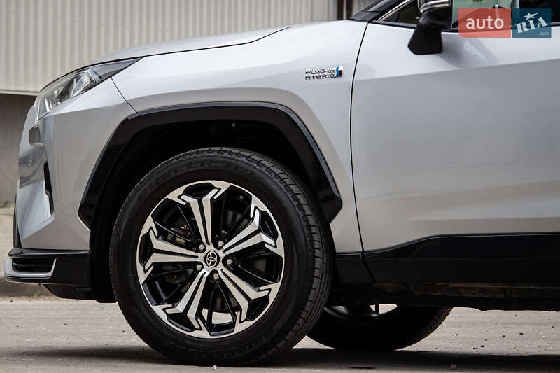 Внедорожник / Кроссовер Toyota RAV4 2020 в Львове