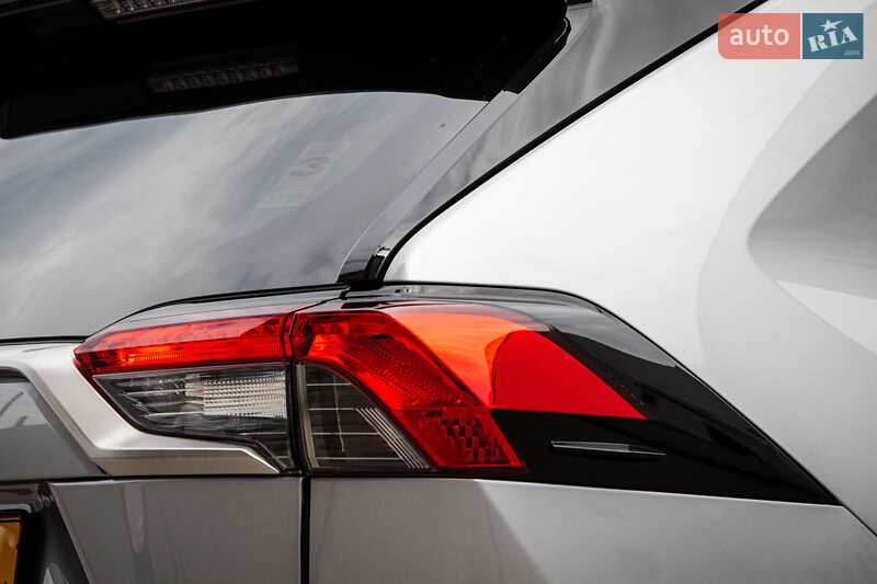 Внедорожник / Кроссовер Toyota RAV4 2020 в Львове