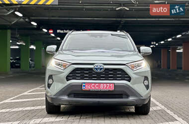 Внедорожник / Кроссовер Toyota RAV4 2020 в 
