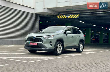 Внедорожник / Кроссовер Toyota RAV4 2020 в 