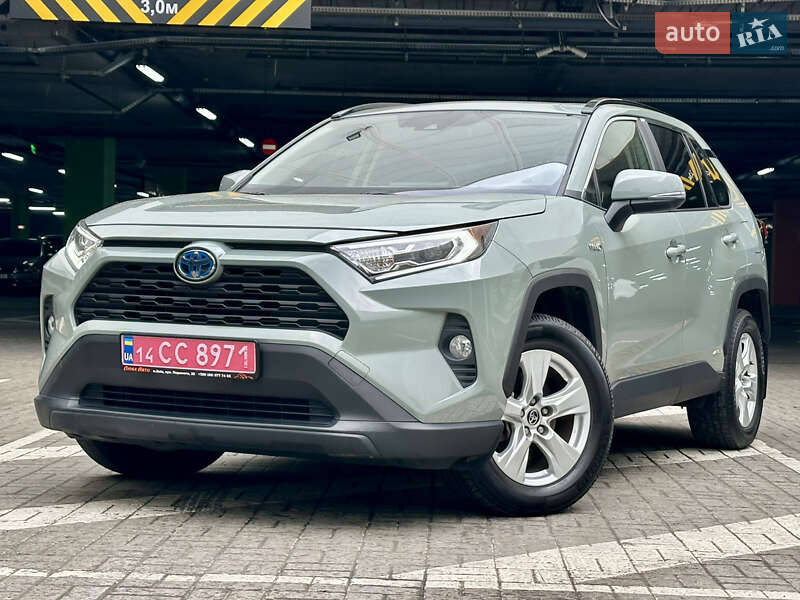 Внедорожник / Кроссовер Toyota RAV4 2020 в 