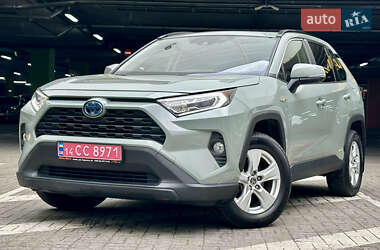 Внедорожник / Кроссовер Toyota RAV4 2020 в 