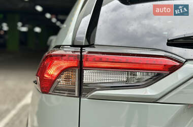 Внедорожник / Кроссовер Toyota RAV4 2020 в 