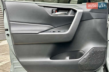 Внедорожник / Кроссовер Toyota RAV4 2020 в 