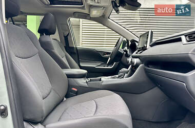Внедорожник / Кроссовер Toyota RAV4 2020 в 