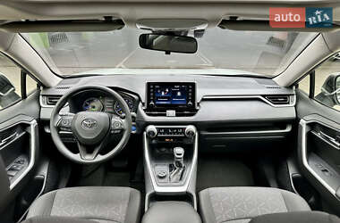 Внедорожник / Кроссовер Toyota RAV4 2020 в 