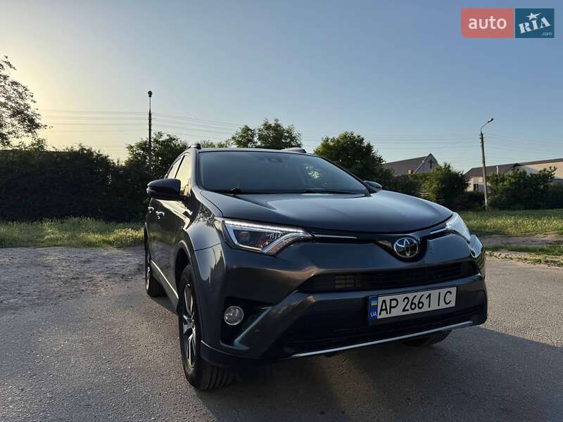 Позашляховик / Кросовер Toyota RAV4 2016 в Запоріжжі