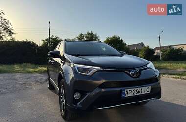 Внедорожник / Кроссовер Toyota RAV4 2016 в 